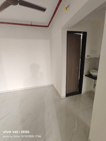 Room in 1 BHK Apartment at Metropolis Bayside, Kasarvadavali – for Rent