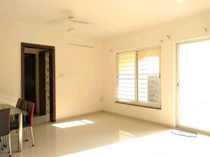 Room in 2 BHK Apartment at Viman Nagar – for Rent