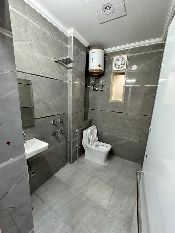 Bathroom, dlf-city-phase-iii 1 RK 540 Sq.Ft. Builder Floor In Sector 24 Gurgaon 9673213