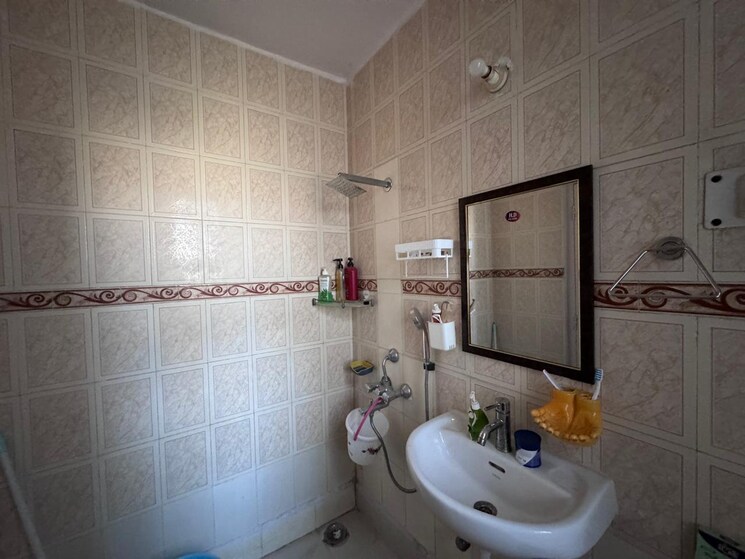 Bathroom, sector 19b dwarka 3.5 Bedroom 2000 Sq.Ft. Apartment In Sector 19b Dwarka Delhi 9673204