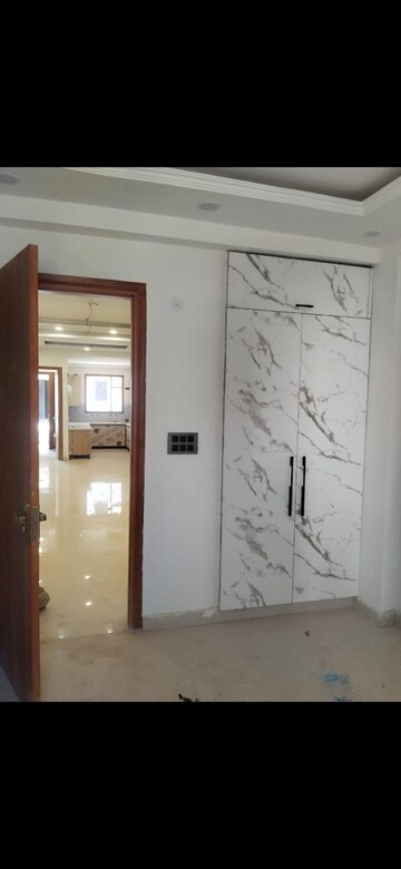 Room in 3 BHK Builder Floor at Puri Kohinoor, Sector 89 – for Sale