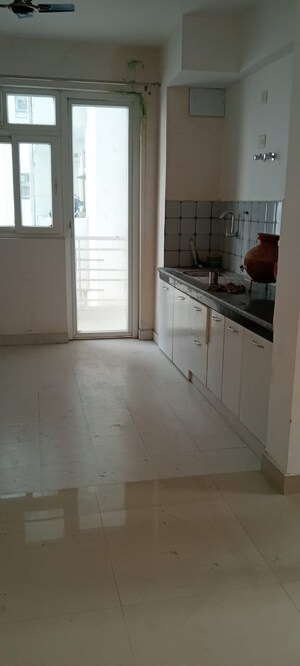 Room in 2.5 BHK Apartment at Urban Axis Urban Woods, Sushant Golf City – for Rent