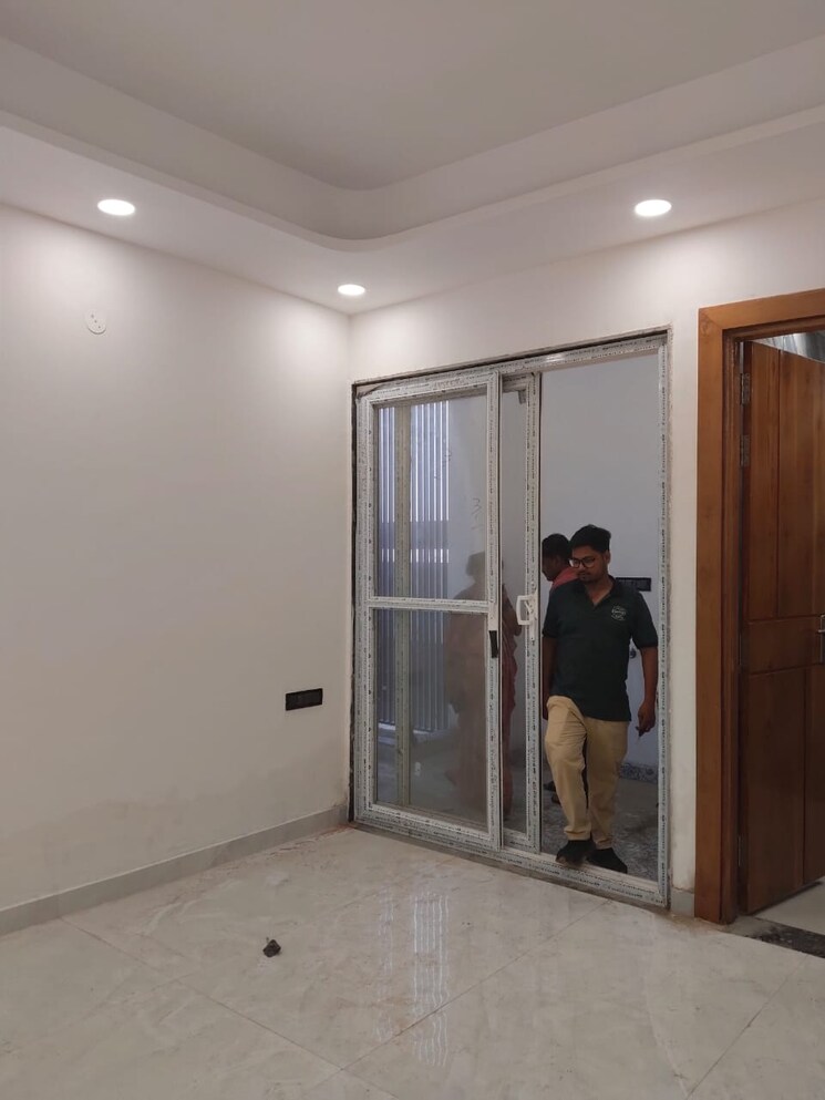 Room, sector 85 3 Bedroom 167 Sq.Yd. Builder Floor In Sector 85 Faridabad 9673537