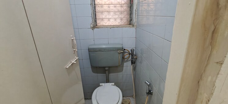 Attached Bathroom, andheri west 1 Bedroom 450 Sq.Ft. Apartment In Andheri West Mumbai 9673499