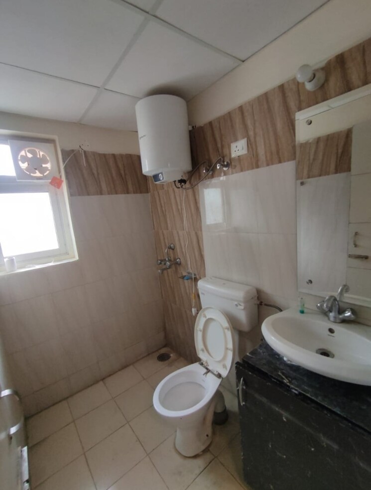 Bathroom, dhakoli 2 Bedroom 900 Sq.Ft. Apartment In Dhakoli Zirakpur 9673580