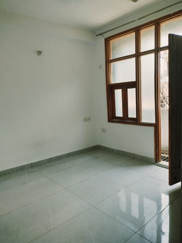 Room in 2 BHK Builder Floor at Paryavaran Complex – for Rent