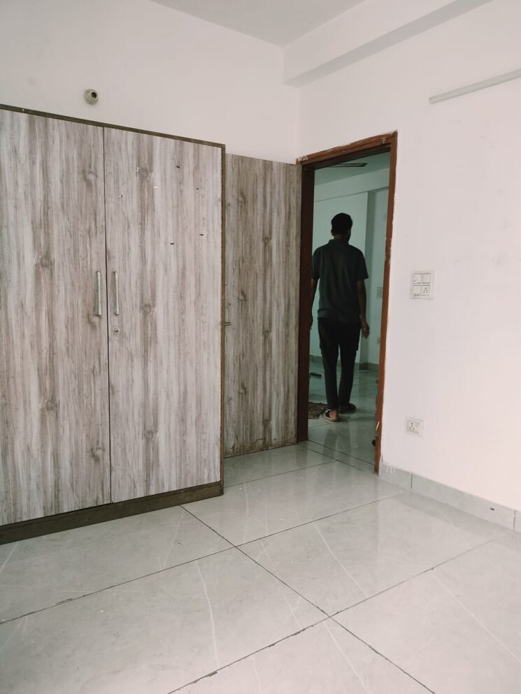 Room, paryavaran complex 2 Bedroom 900 Sq.Ft. Builder Floor In Paryavaran Complex Delhi 9673641