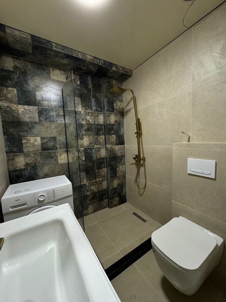 Bathroom, east of kailash 2 Bedroom 110 Sq.Yd. Builder Floor In East Of Kailash Delhi 9673639