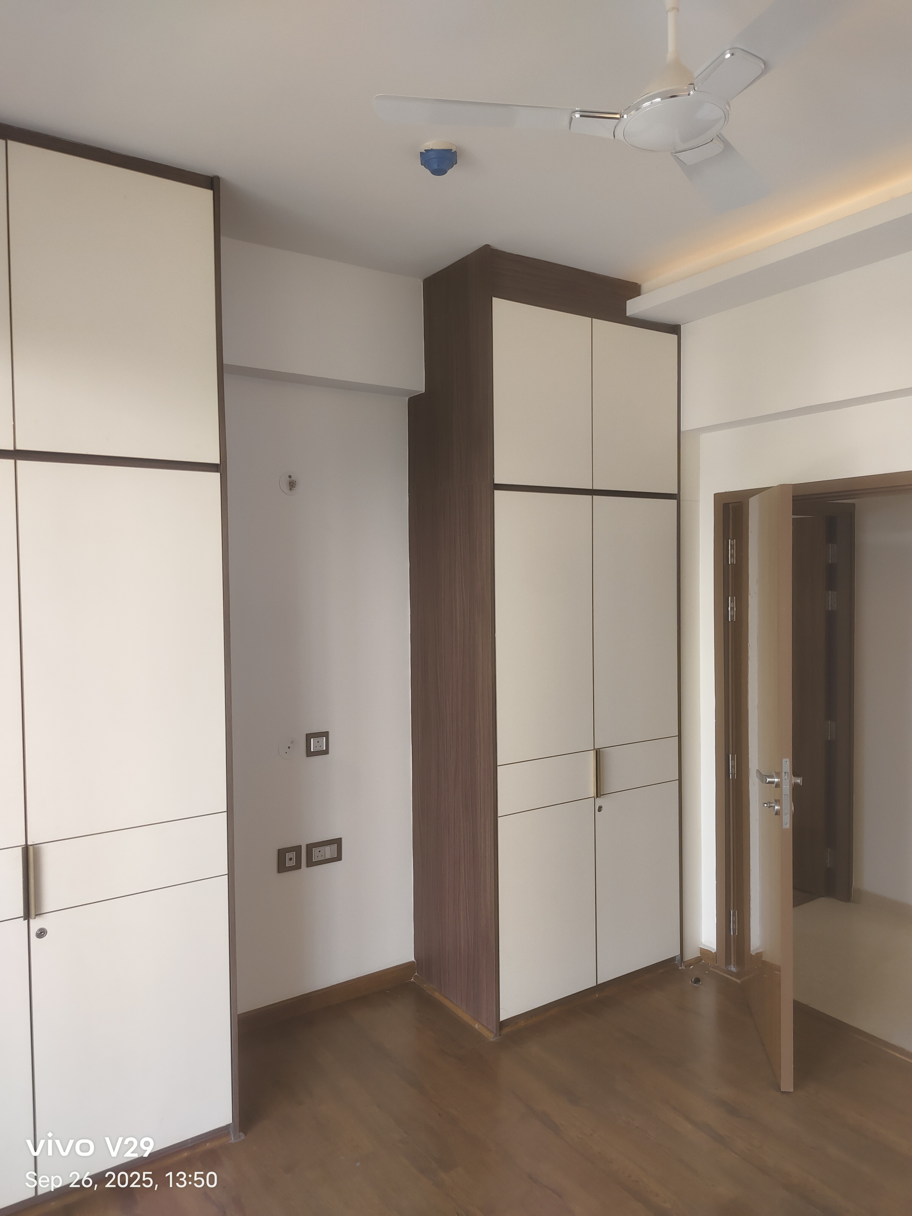 4 BHK + Servant Room Apartment For Sale in New Shivalik Society