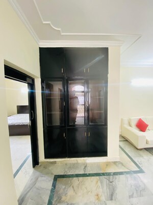 Furnished Amenities in 2 BHK Builder Floor at DLF City Phase III, Sector 24 – for Rent