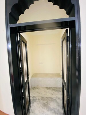 Building Lobby in 2 BHK Builder Floor at DLF City Phase III, Sector 24 – for Rent