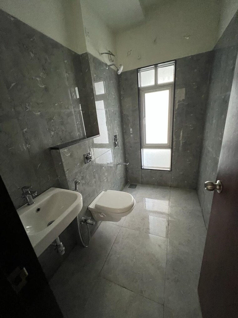 Bathroom, vtp-beaumonde 3 Bedroom 1093 Sq.Ft. Apartment In Kharadi Pune 9673581