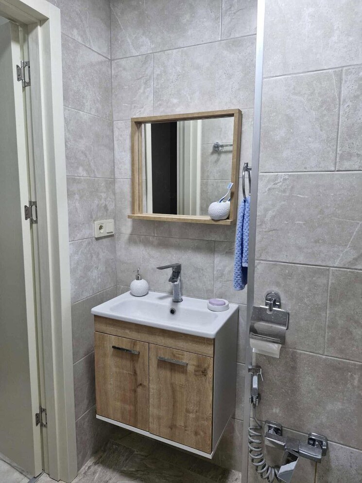 Bathroom, green park 3 Bedroom 200 Sq.Yd. Villa In Green Park Delhi 9673659