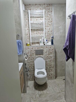 Bathroom in 3 BHK Villa at Green Park – for Rent