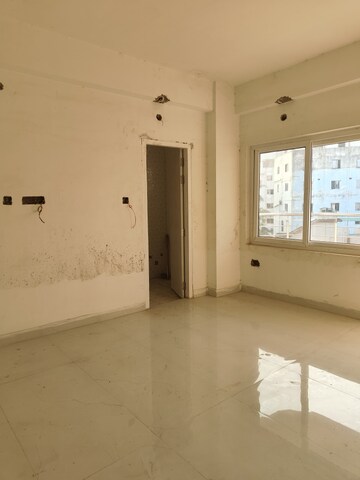 Room in 2.5 BHK Apartment at Piska More – for Sale