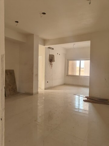 Room in 2.5 BHK Apartment at Piska More – for Sale