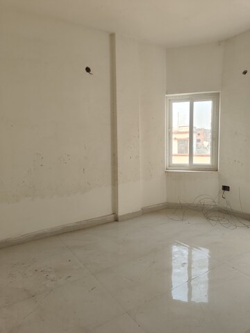 Room in 2.5 BHK Apartment at Piska More – for Sale