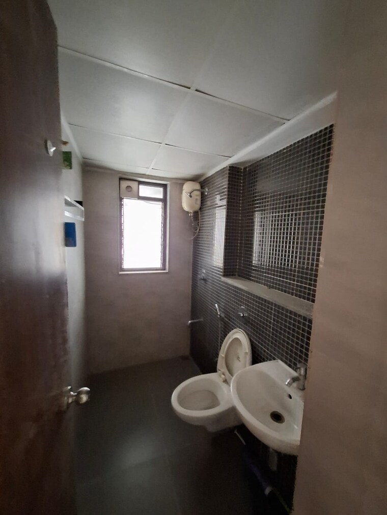 Bathroom, lodha-lakeshore-greens 2 Bedroom 698 Sq.Ft. Apartment In Dombivli East Thane 9673750