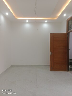 Room in 3 BHK Builder Floor at Ashoka Enclave Faridabad, Sector 34 – for Sale