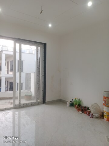 Room in 3 BHK Builder Floor at Ashoka Enclave Faridabad, Sector 34 – for Sale