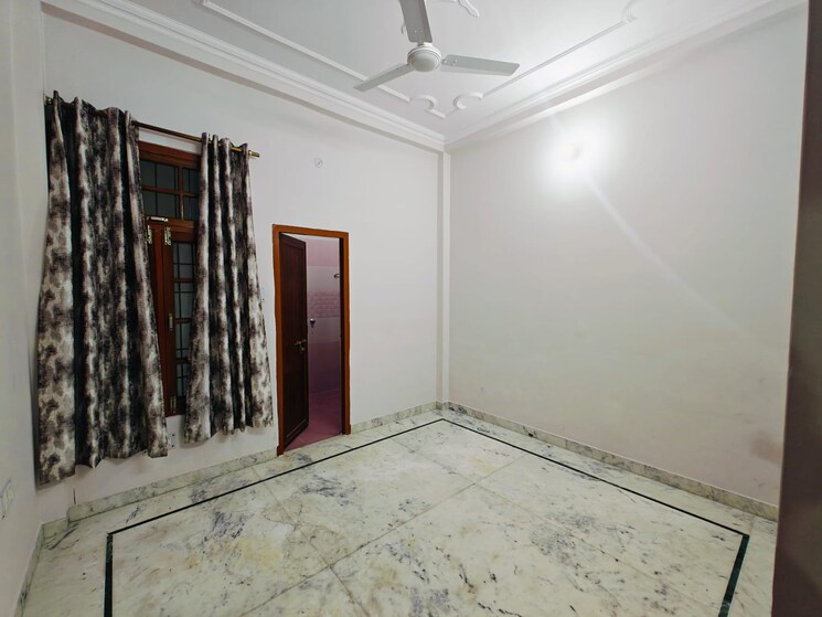 Room, gomti nagar Commercial Shop 1140 Sq.Ft. In Gomti Nagar Lucknow 9673752