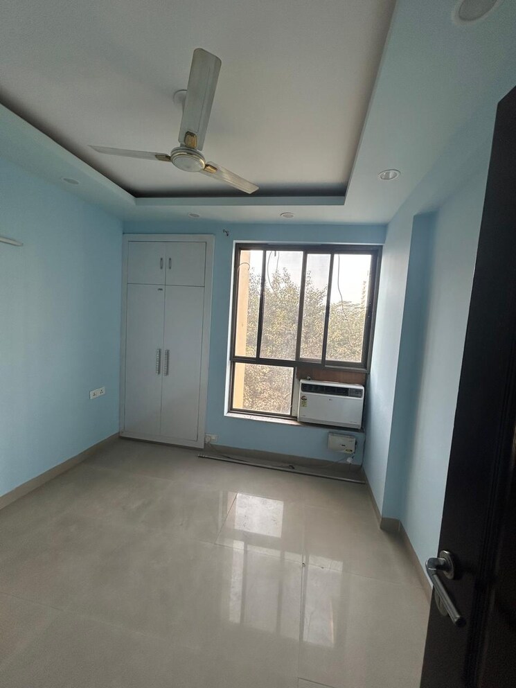 Room, unitech-uniworld-gardens-2 2 Bedroom 997 Sq.Ft. Apartment In Sector 47 Gurgaon 9673788