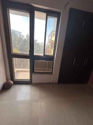 Room in 2 BHK Apartment at Unitech Uniworld Gardens 2, Sector 47 – for Rent