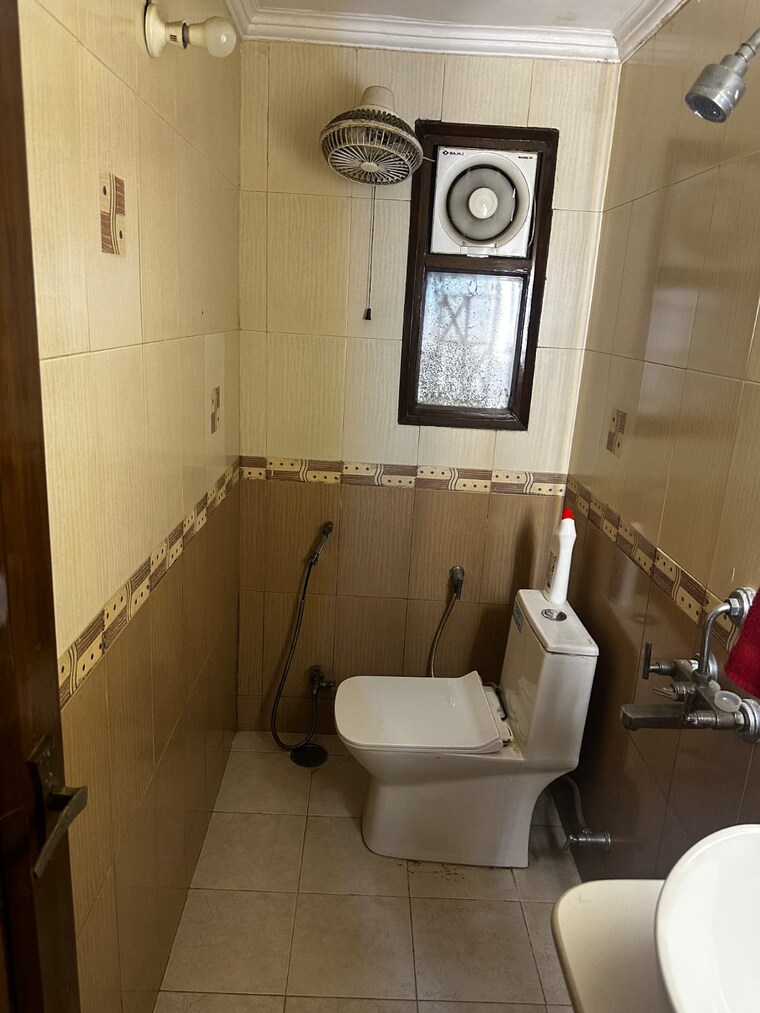 Bathroom, sector 12 dwarka 2 Bedroom 1200 Sq.Ft. Apartment In Sector 12 Dwarka Delhi 9673766