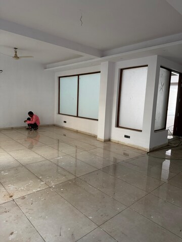 Building Lobby in 6+ BHK Villa at DLF City Phase IV, Dlf Phase iv – for Sale