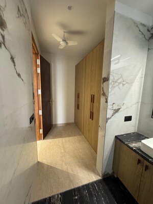 Bathroom in 6+ BHK Villa at DLF City Phase IV, Dlf Phase iv – for Sale