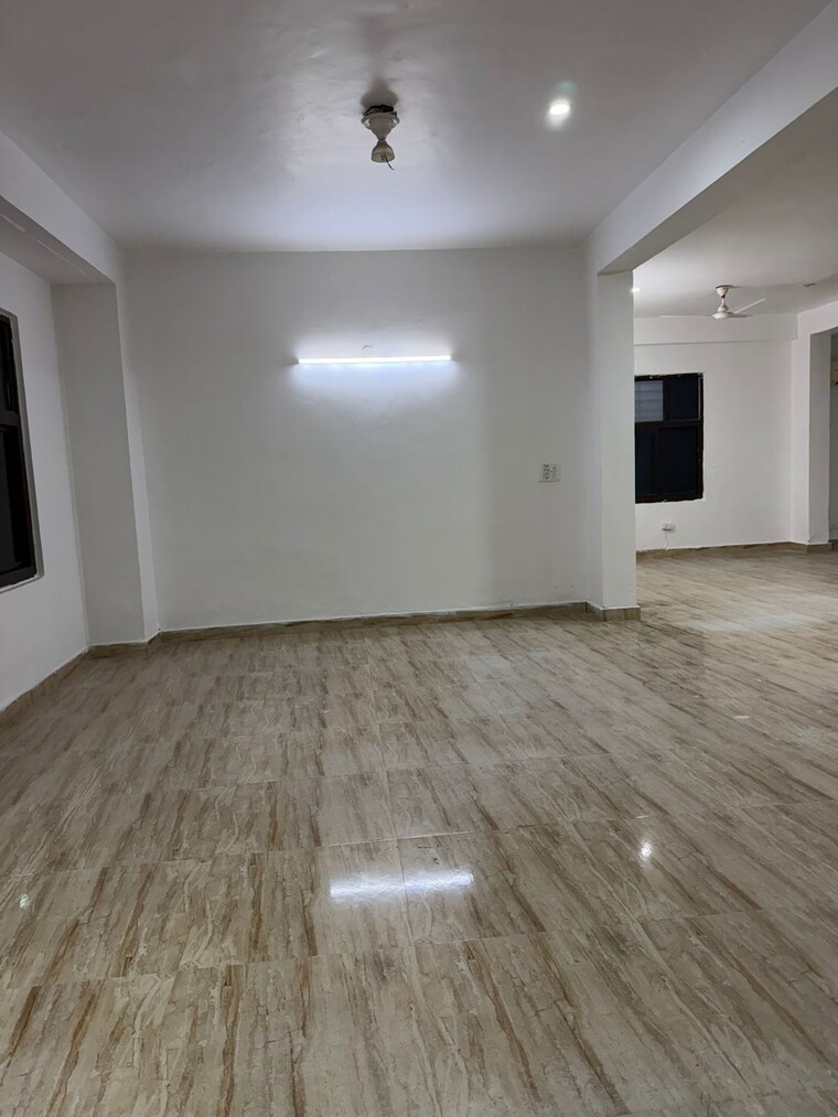 Room, dlf-city-phase-iii Commercial Office Space in IT/SEZ 1900 Sq.Ft. In Sector 24 Gurgaon 9673789