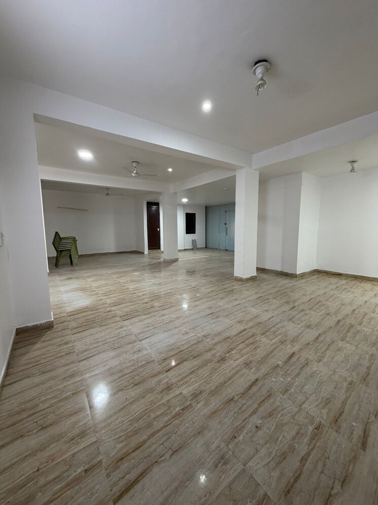 Room, dlf-city-phase-iii Commercial Office Space in IT/SEZ 1900 Sq.Ft. In Sector 24 Gurgaon 9673789