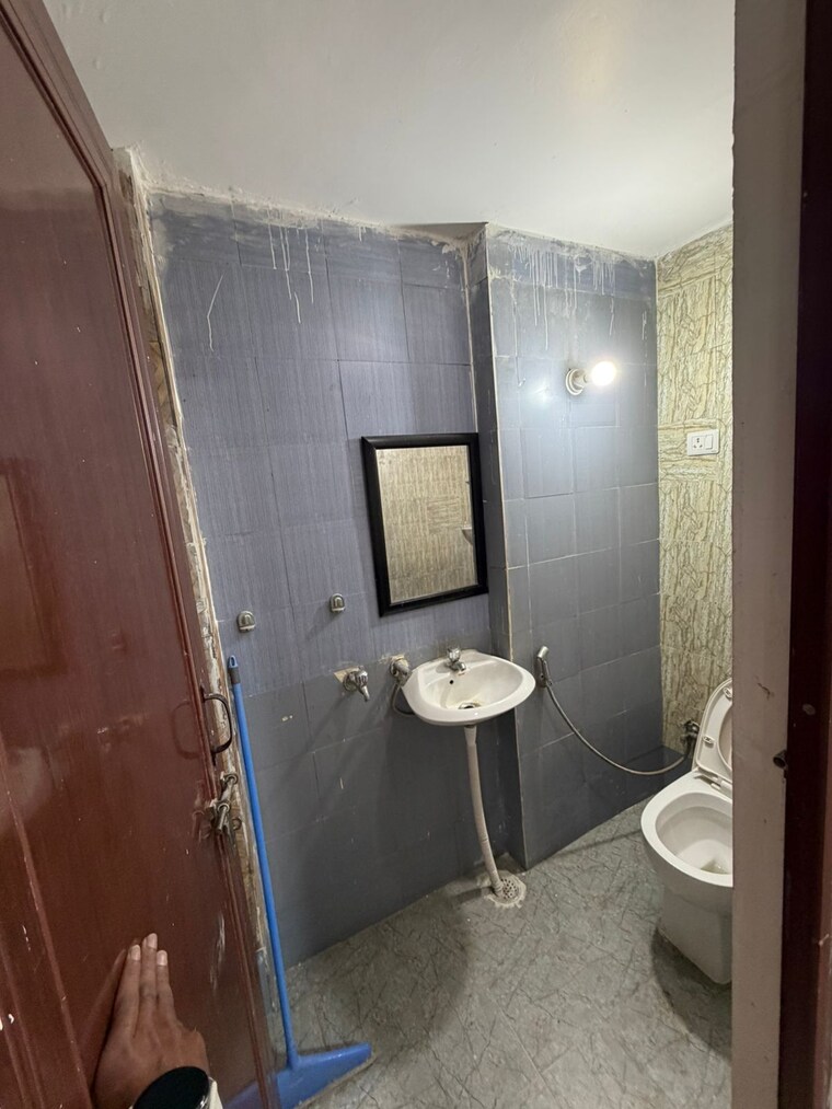 Bathroom, dlf-city-phase-iii Commercial Office Space in IT/SEZ 1900 Sq.Ft. In Sector 24 Gurgaon 9673789