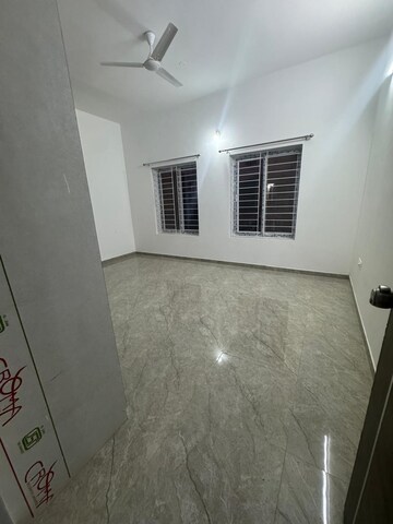 Room in 3 BHK Apartment at Kondapur – for Rent