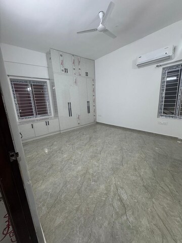 Room in 3 BHK Apartment at Kondapur – for Rent