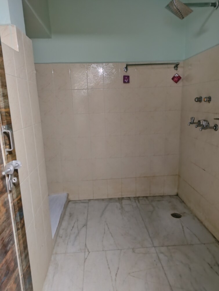 Cover Image, gomti nagar Commercial Shop 1290 Sq.Ft. In Gomti Nagar Lucknow 9673951