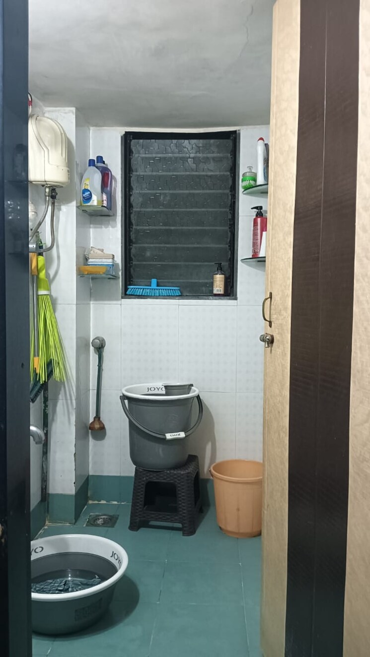 Bathroom, green-view-apartment-borivali-west 1 Bedroom 430 Sq.Ft. Apartment In Borivali West Mumbai 9673954