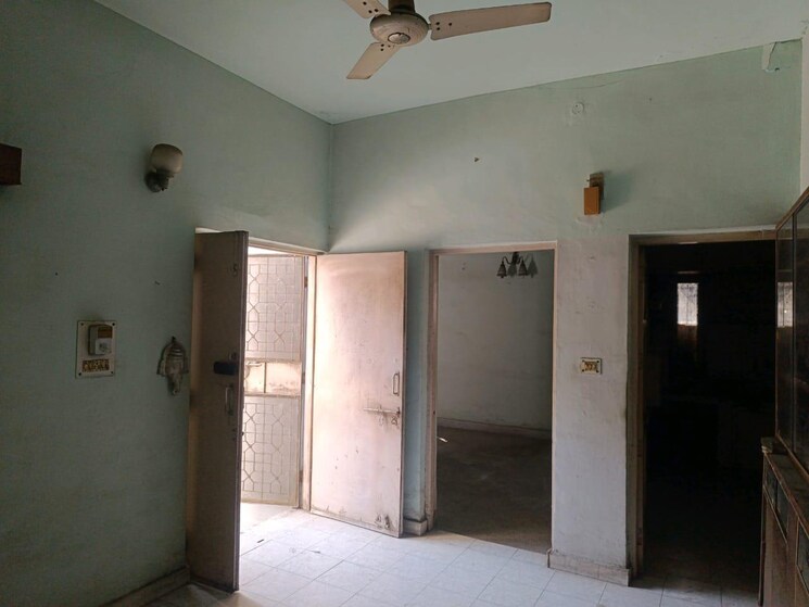 Room, vasant kunj enclave 2 Bedroom 135 Sq.Yd. Builder Floor In Vasant Kunj Enclave Delhi 9673944