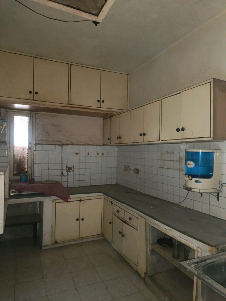 Kitchen, vasant kunj enclave 2 Bedroom 135 Sq.Yd. Builder Floor In Vasant Kunj Enclave Delhi 9673944