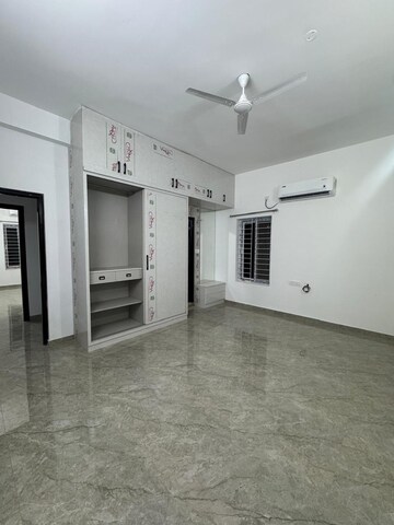Room in 3 BHK Apartment at Kondapur – for Rent