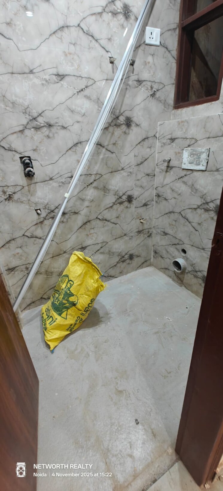 Master Plan, sector 73 2 Bedroom 1000 Sq.Ft. Builder Floor In Sector 73 Noida 9674014