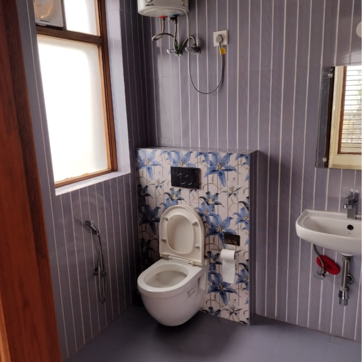 Bathroom, sector 57 6+ Bedroom 263 Sq.Yd. Independent House In Sector 57 Gurgaon 9674040