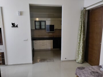 Room in 3 BHK Apartment at Omaxe The Palace, Gomti Nagar – for Rent