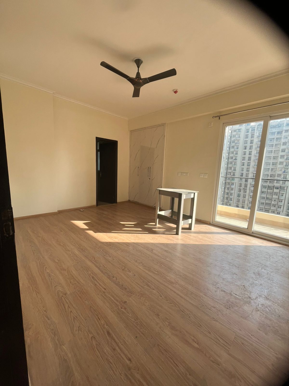3 BHK Apartment For Rent in Amrapali Crystal Homes