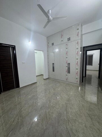 Room in 3 BHK Apartment at Kondapur – for Rent