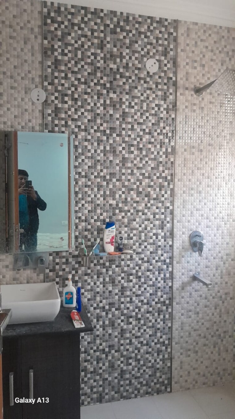 Bathroom, uppal-southend 3 Bedroom 1800 Sq.Ft. Builder Floor In Sector 49 Gurgaon 9674082