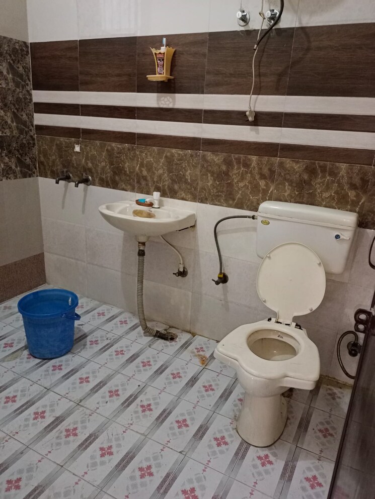 Bathroom, sector 48 Pg For Boys In Sector 48 9674091