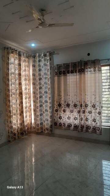 Living Room in 3 BHK Builder Floor at Uppal Southend, Sector 49 – for Rent