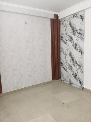 Room in 3 BHK Builder Floor at Bharat Society, Dwarka Mor – for Sale