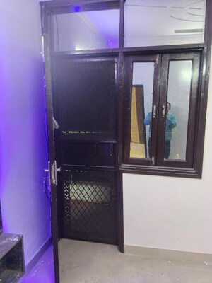 Furnished Amenities in 3 BHK Builder Floor at Bharat Society, Dwarka Mor – for Sale